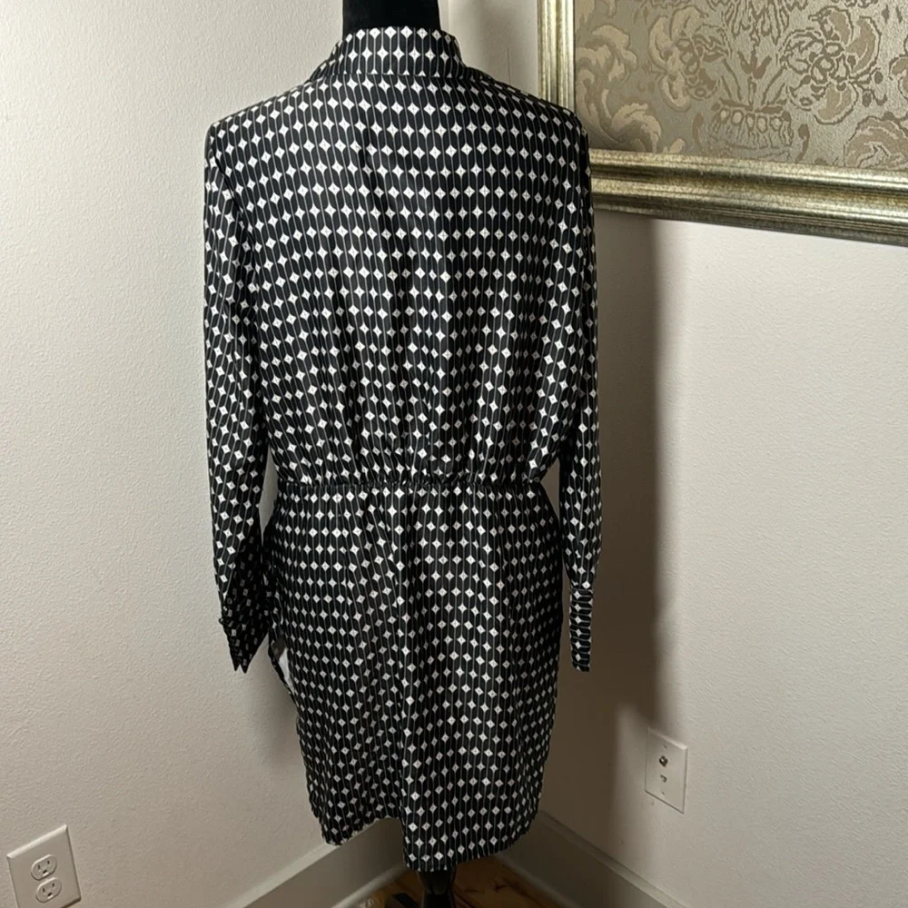 Black Tape ruched long sleeves satin‎ wrap mini dress Sz XL black ivory print